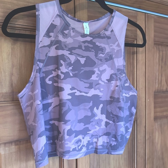 LIKE NEW! Lululemon Sculpt Tank Cropped Incognito Camo Pink sz 6 - Picture 8 of 9